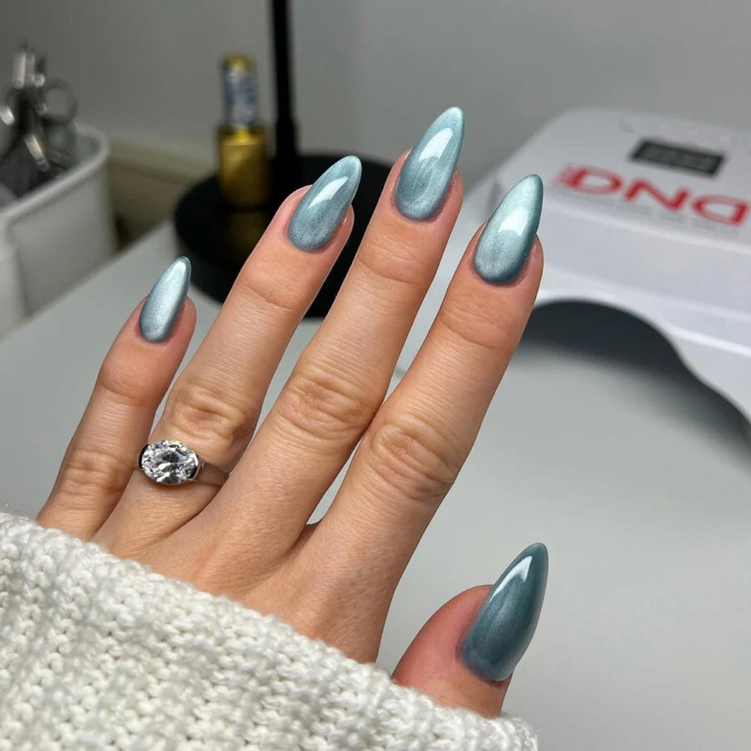 DND Diva 9D Cat Eye Gel Polish - Glass Slippers #10