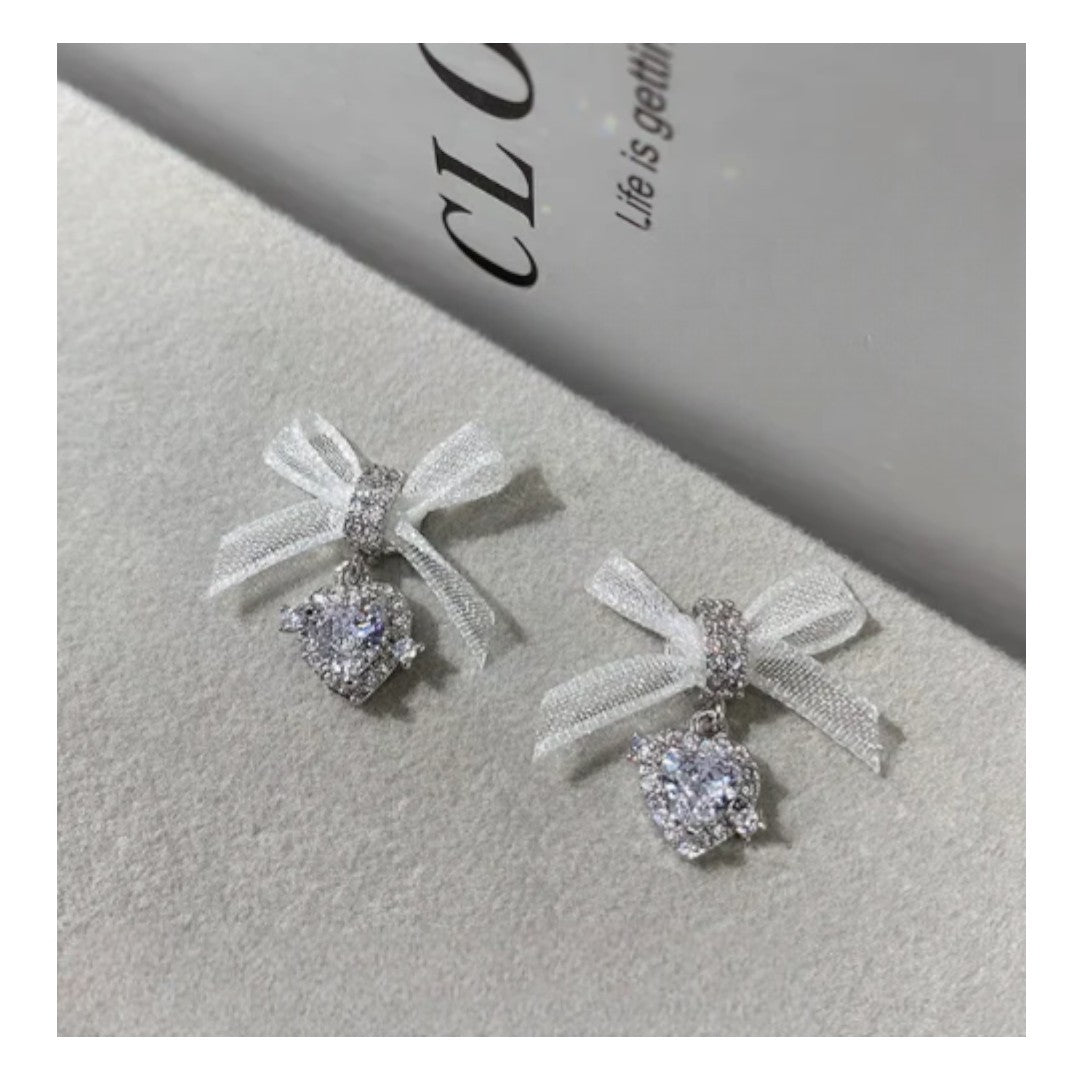 CNBS Nail Charms - Zircon Heart w/ Lacey Bow